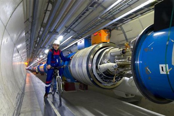 Ученые CERN открыли две новые элементарные частицы