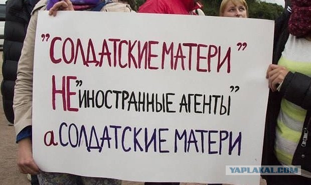 Стали задерживать за возложение цветов к памятникам Неизвестному Солдату.