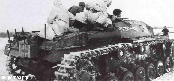 Архивные фотографии советских воинов на технике