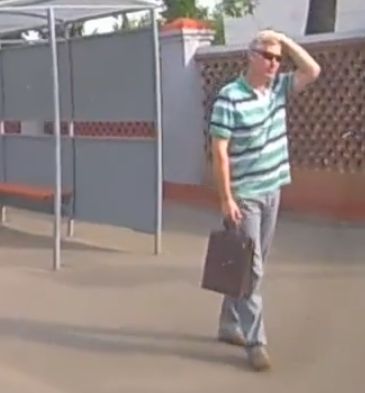 Пешеходу стало плохо... и он оказался на дороге