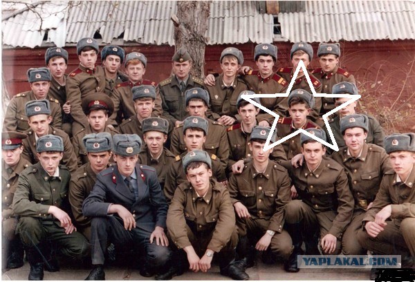 Кто на фотке писаря найдет штабного?