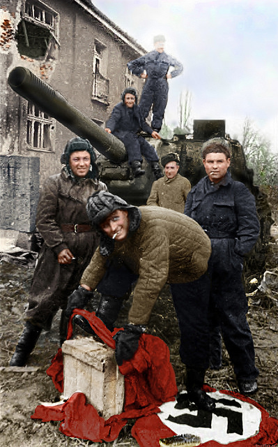 Московская художница Ольга Ширнина раскрасила более 2000 старых фотографий