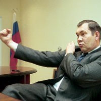 Дал в морду за показаный средний палец