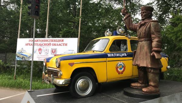 В Азове появился памятник «гаишнику»