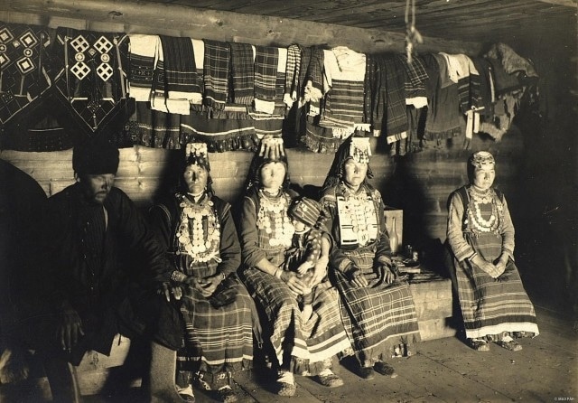 Обряды, будни и лица предков в старинных фотографиях
