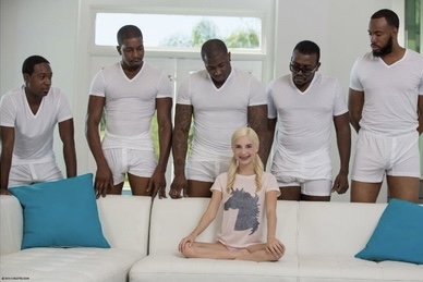 Отдых весёлой барышни