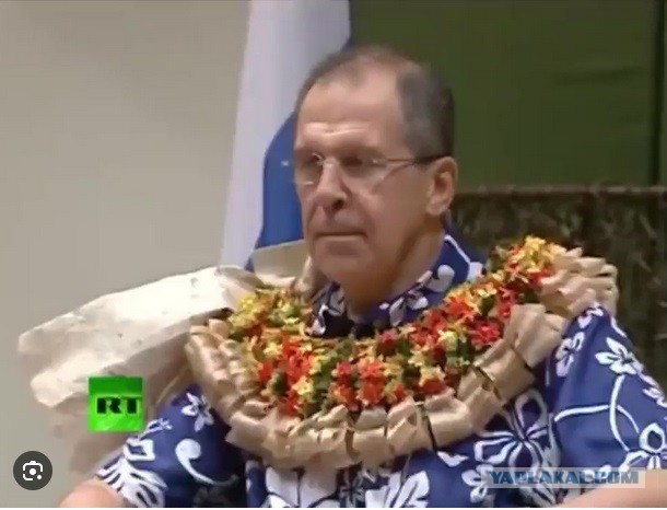 На главу ЦБ РФ Эльвиру Набиуллину в Иране надели хиджаб