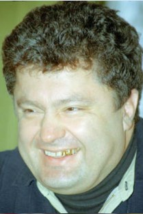 Как на Украине забирают запрещенную символику