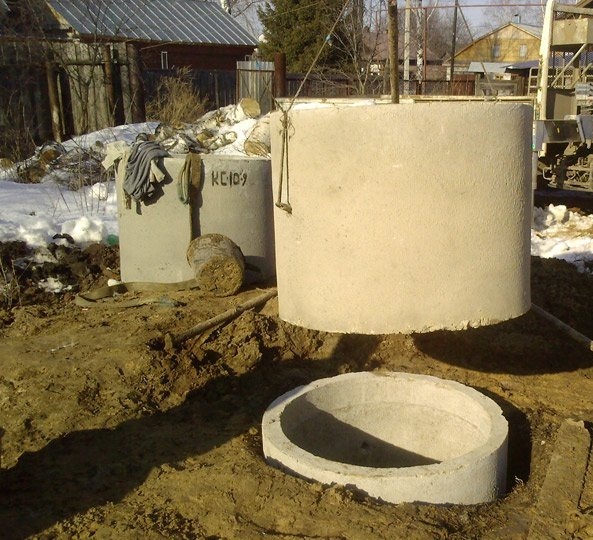 Два дурачка катают катушку