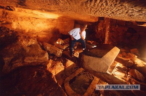 У гроба Папы Иоанна Павла II