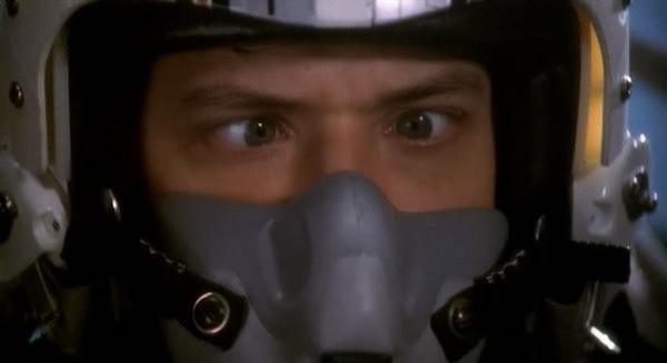 ВМС США потеряли самолет стоимостью в $60 млн., который свалился в море с палубы авианосца