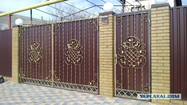 Ворота с элементами  ковки