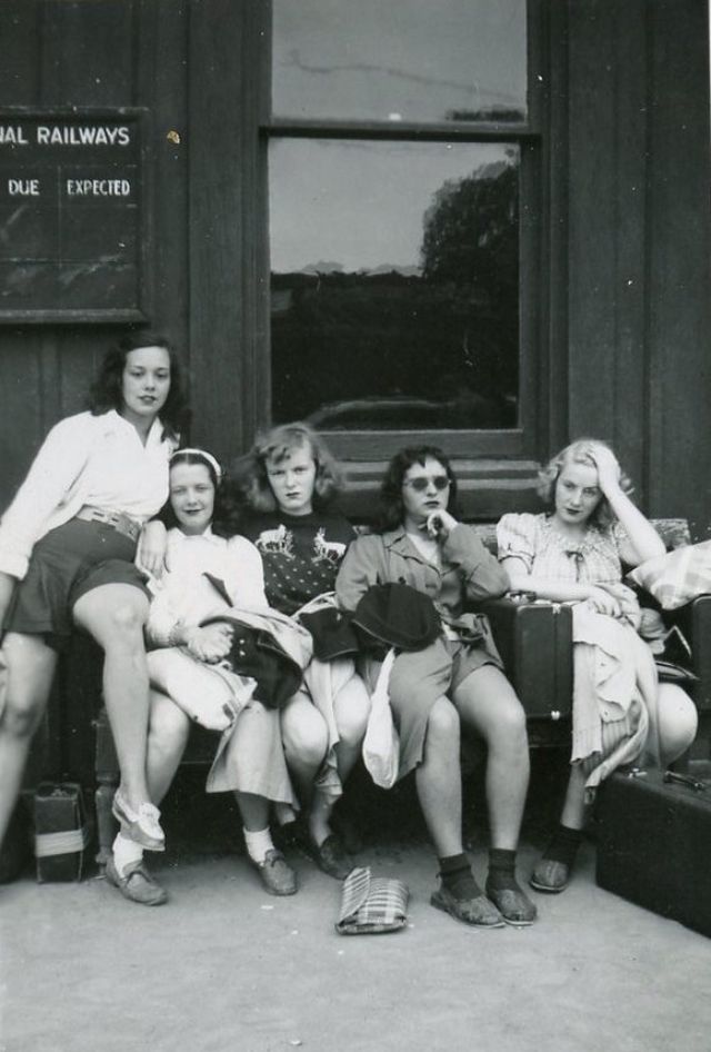 30 откровенных фотографий канадских девочек-подростков 1940-х годов