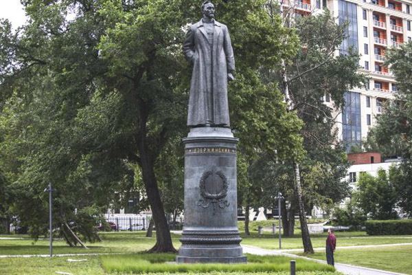 В Харькове дочь декоммунизатора выгнали из детского лагеря