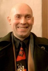 Чёрная протестутка возмущена тем, что хозяева мешают грабить магазин и хочет, чтобы полиция запретила это делать