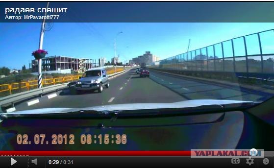 Расступились! Губернатор на работу спешит!