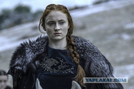 Софи Тернер на прогулке