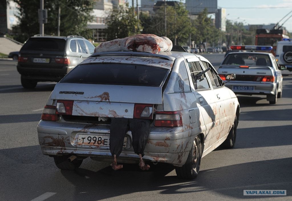 Смешной автомобиль зомби