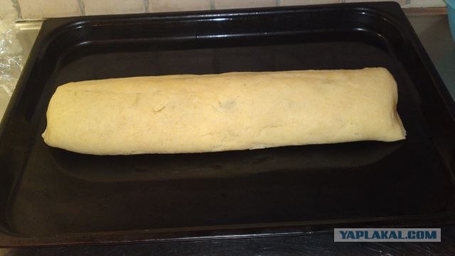 Картофельный рулет с мясным фаршем и грибами