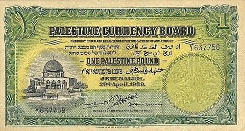 Американец показал паспорт, выданным его бабушке в 1932 году консульством США в Иерусалиме