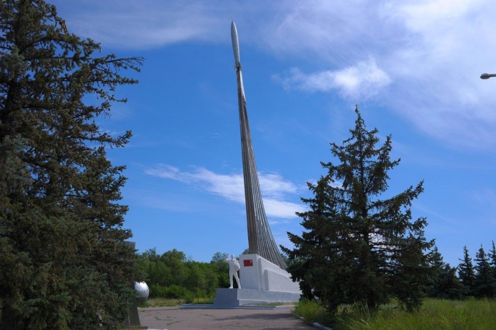 Место приземления гагарина в энгельсе. Памятник приземление Гагарина в Энгельсе.