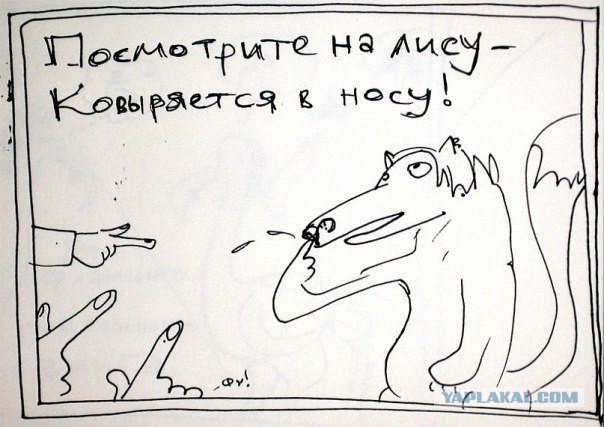 Обнаженная молодая мама позирует с маленьким сыном, пропагандируя грудное вскармливание