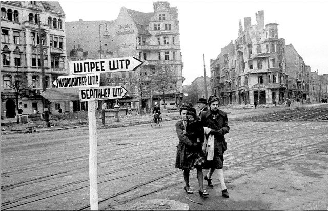 Исторические моменты Победы. Апрель-май 1945г
