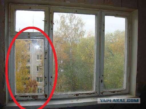 Вышел на балкон свежего воздуха вдохнуть, а дверка-то и того... этого