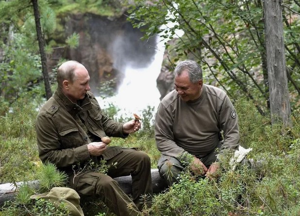 Как отрадно, что находясь в таком "вертепе", Сергей Кужегетович смог сохранить чистую душу и скрепные принципы.