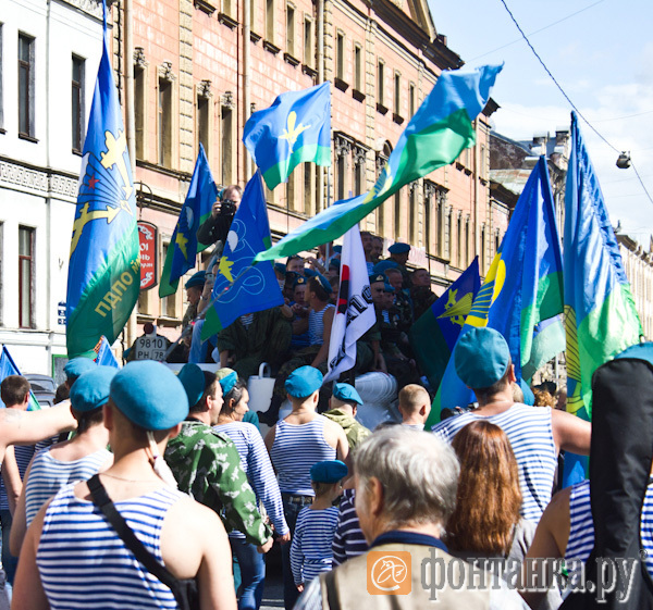 С Днем ВДВ, посоны!