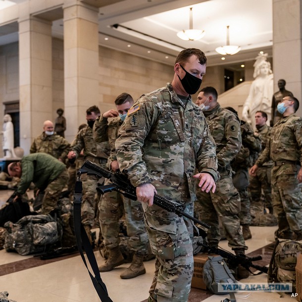 Так сейчас в здании Капитолия, где рассматривают резолюцию об импичменте Трампа