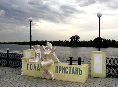 Курьезные памятники Украины
