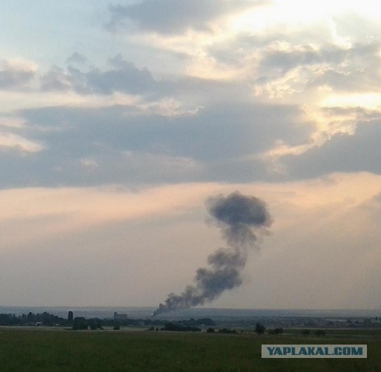 В  районе г.Ждановка  упал  самолёт укроВВС