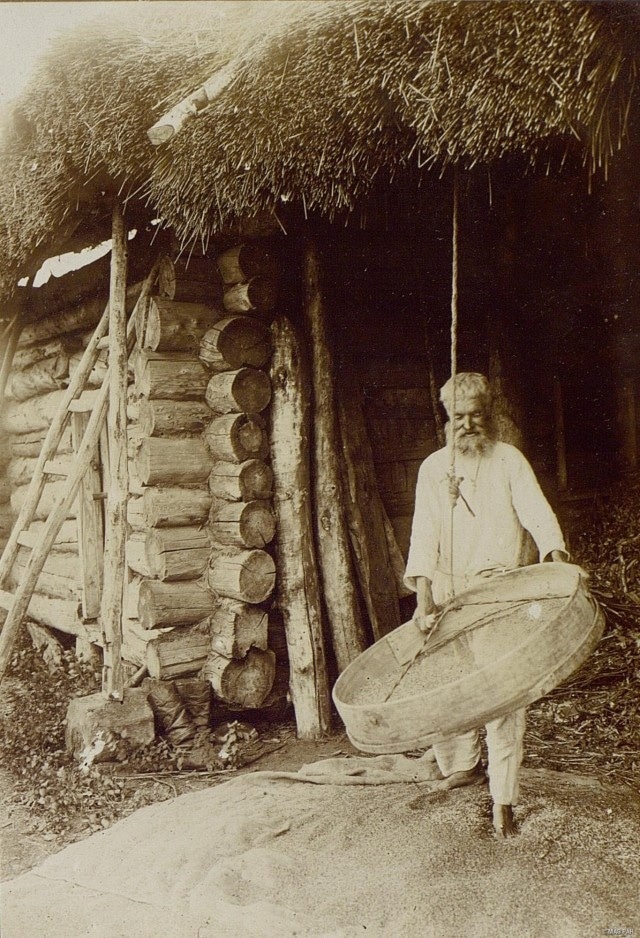 Обряды, будни и лица предков в старинных фотографиях