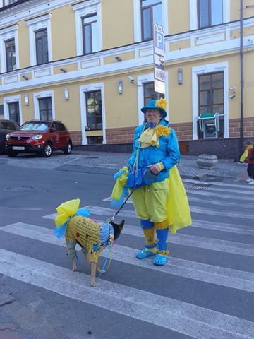 Ополченцы собирают трофеи в донецком аэропорту