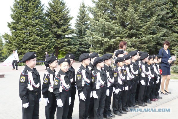 Путин предложил вернуть школьную форму