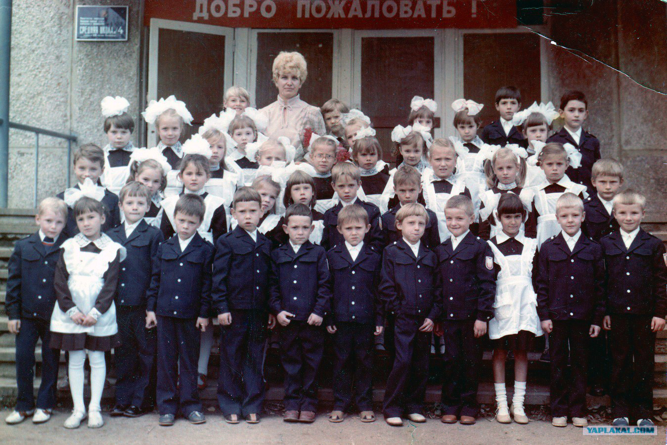 1 сентября 1984 г. какое событие произошло в 1984 году. сентябрь 1984 года. советские школьники на линейке 1 сентября. аверин его школьные годы.