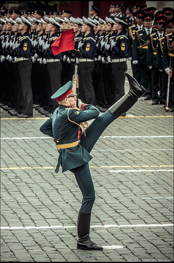 Картинка солдаты маршируют