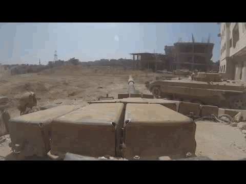 Вежливые сирийские танкисты (GIF)