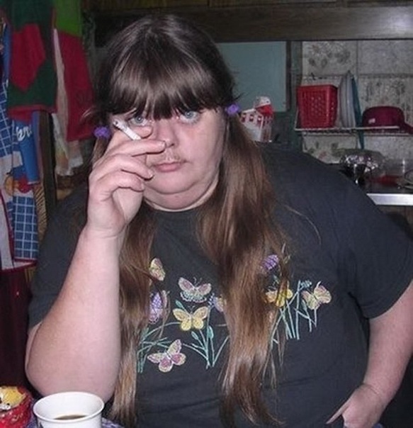 Дизайнеры представили Nuca — ИИ-фотокамеру, которая раздевает людей на снимках