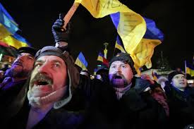 Митингующие в Киеве штурмуют здание Рады