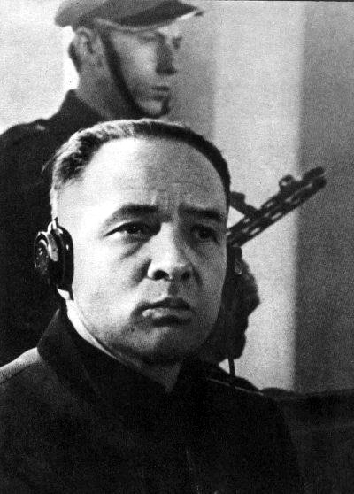 Профессия-комендант концлагеря.Лишенный моральных принципов, он не видел разницы между приказом убивать людей или валить деревья