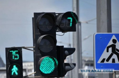 В России запустили эксперимент по отмене зеленого мигающего света светофора