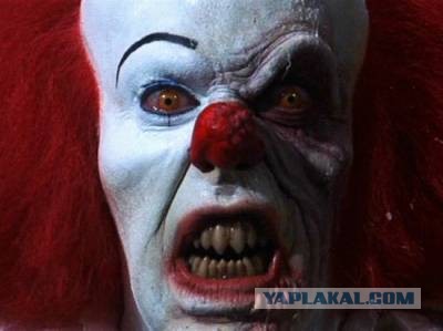 Бабушке пирожки несет?