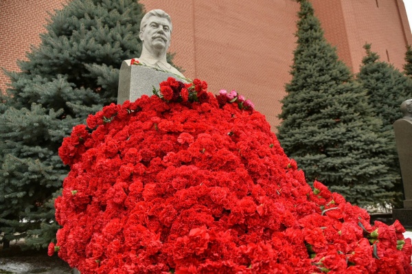 Про памятник струящего на всех Ельцина