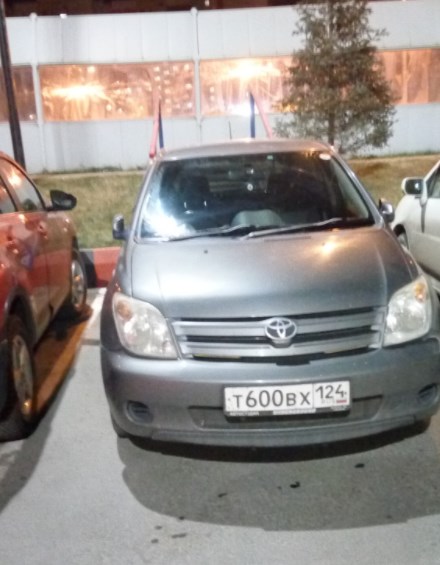 Очередное наглое хамство при парковке. Один уехал, другой встал. И конца этому нет