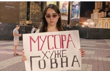 ОMOН впятером скрутили дедушку и увезли