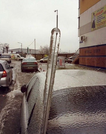 Очередь за забором