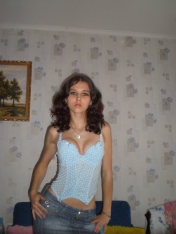 Глаза их словно нежный яд, ещё сильнее нас манят