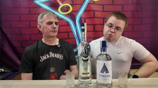 В питерском баре поединок по армрестлингу закончился переломом руки.